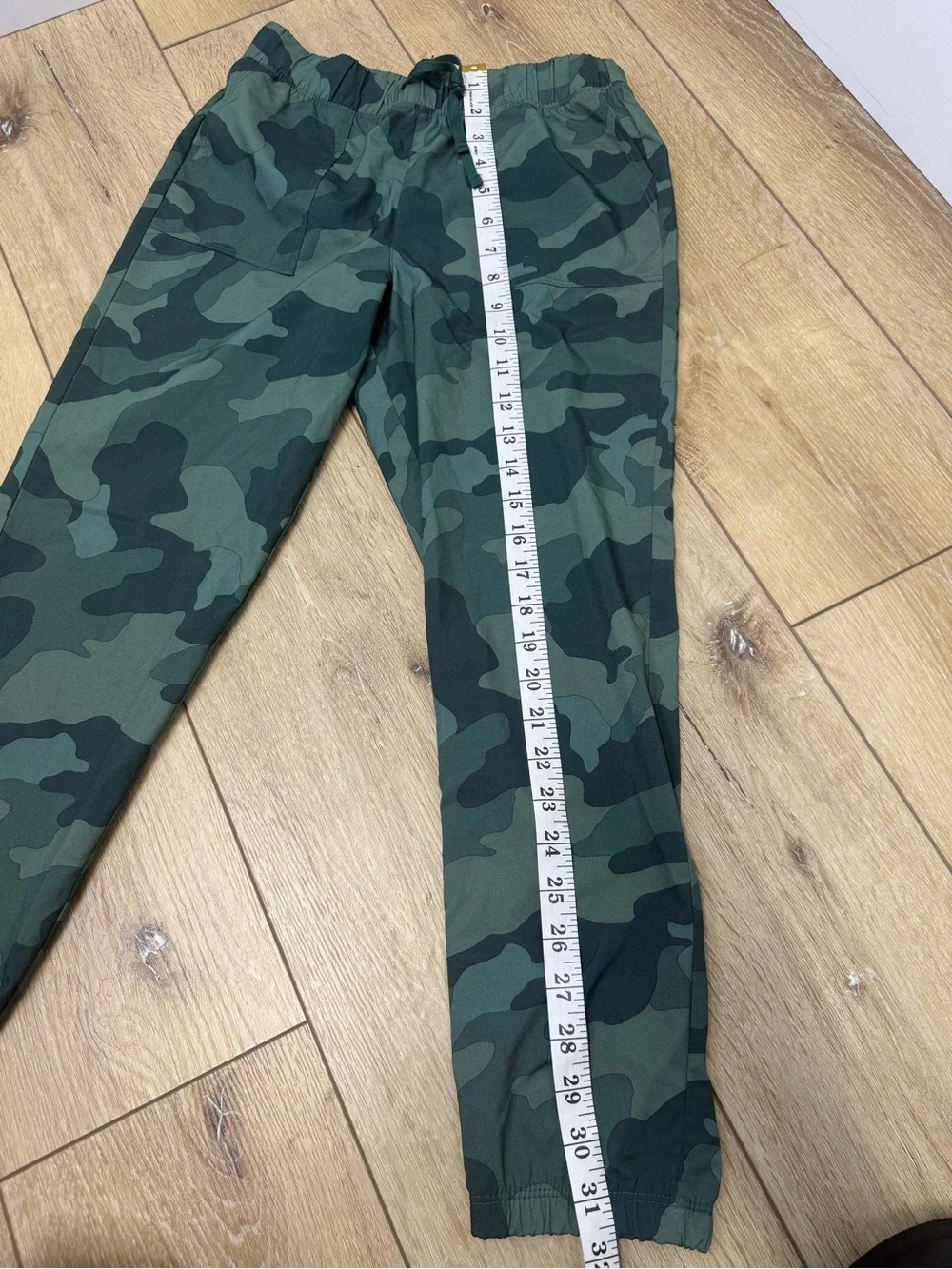 Old Navy Kids Green Camo Joggers Girls L 10-12 Like New Stretchtech
